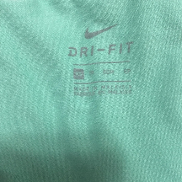 Nike Long-sleeve tee ELEMENT HALF ZIP Size XS. Dri-fit w/reflective elements. - Picture 2 of 6